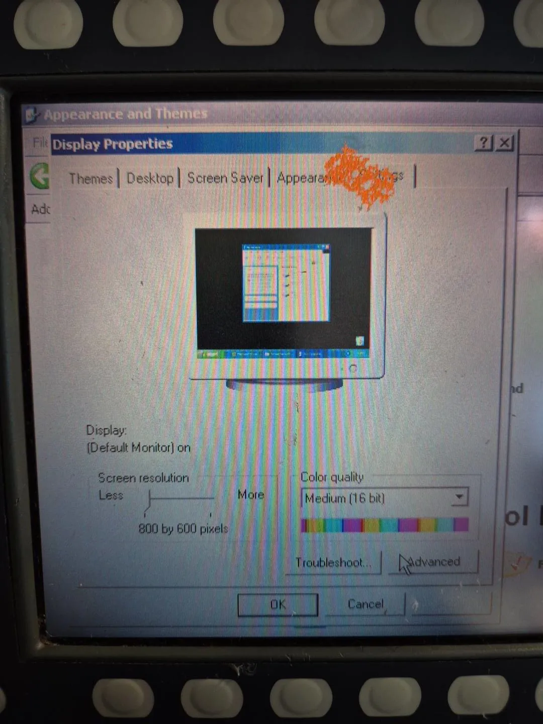 Le proprietà dello schermo di Windows XP sul KCP, con la risoluzione 800 × 600